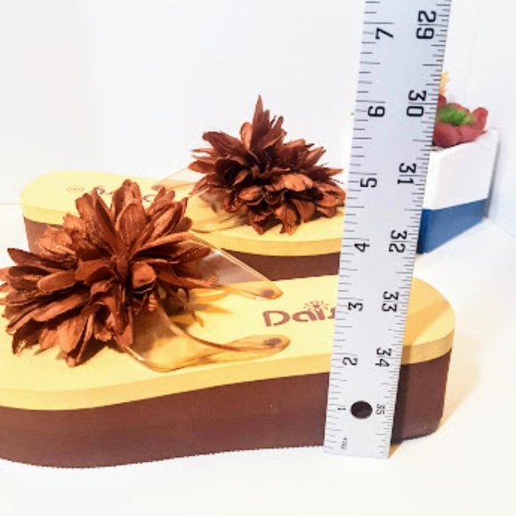 Daisy Brown Sandals sz 8 - Picture 4 of 5